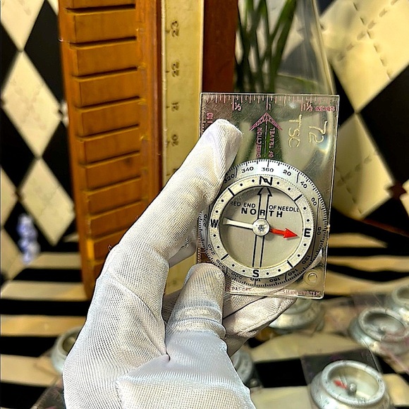 Vintage Compasses Set of 12 Silva in Wooden Box – Classic Scout Gear Collectible - Picture 14 of 16